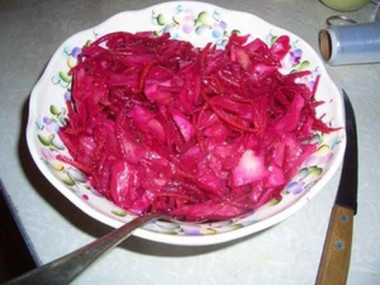 Капуста маринованная со свеклой