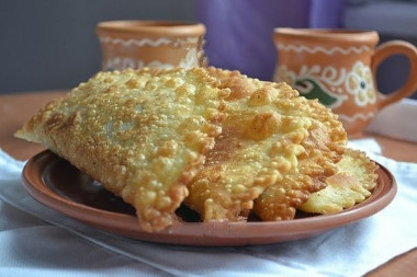 ЧЕБУРЕКИ НА ЗАВАРНОМ ТЕСТЕ