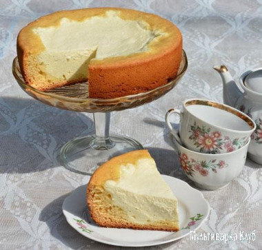 Бисквитная ватрушка с творогом в мультиварке
