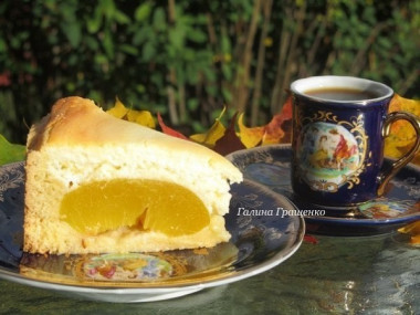 Творожный пирог с персиками.