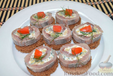 Канапе с селедкой