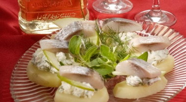 Картофельные тарталетки с сельдью