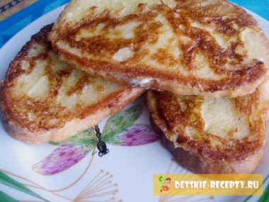 Гренки из белого хлеба  Источник: http://detskie-recepty.ru/detskie-zavtraki/grenki-iz-belogo-xleba-s-yajcom-klassicheskij-recept/ © detskie-recepty.ru