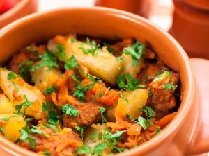Горшочки с мясом и картофелем