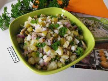 Салат с грибами и картошкой