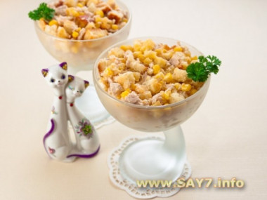 Салат с сухариками