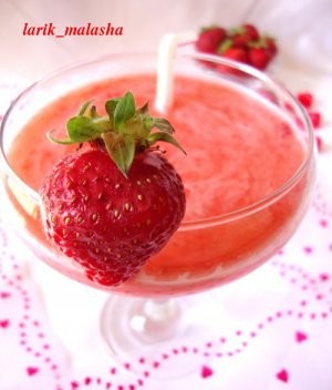 Клубничный коктейль для взрослых