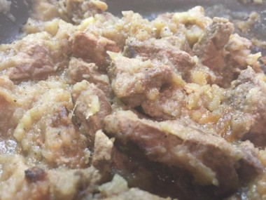 Печень в яблоках