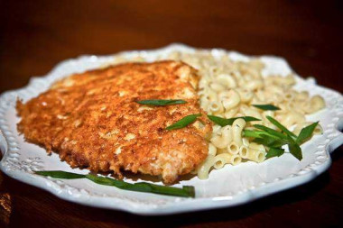 Куриная грудка в сырном соусе