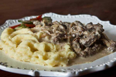 Бефстроганов