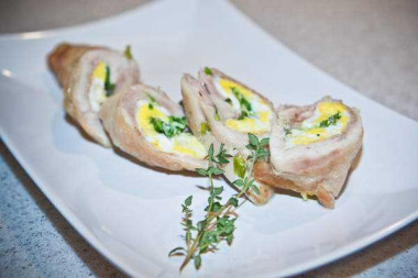 Окорочка фаршированные яйцами