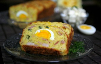 Закусочный кекс с яйцами