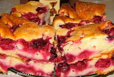 Быстрый пирог с замороженными ягодами