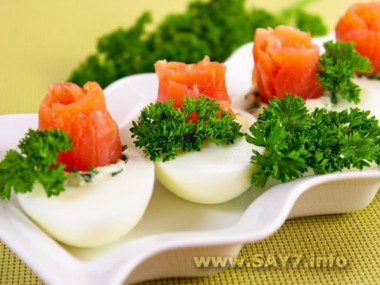 Яйца, фаршированные семгой
