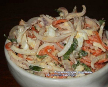 Салат с кальмаром, яйцом и корейской морковью