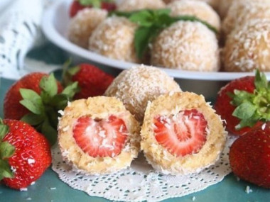 ДЕСЕРТНЫЕ ШАРИКИ С КЛУБНИКОЙ 