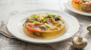 15. Нейтральный. Заливное из шампиньонов