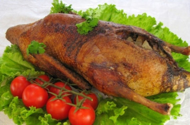 Утка, фаршированная грибами и картофелем