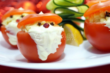 Фаршированные помидоры «Дед Морозы»