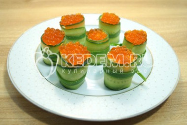Фаршированные огурцы с икрой