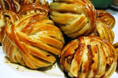 Мясные шарики в слоёном тесте