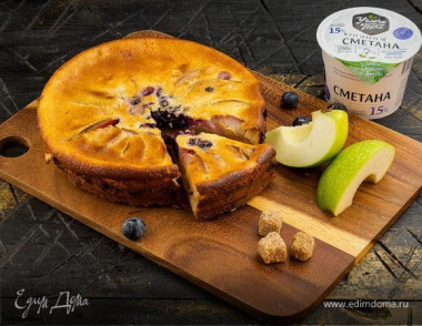 яблочный со сметанной заливкой