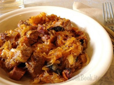 Бигос из мяса и квашеной капусты