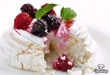 ВОЗДУШНЫЕ МЕРЕНГИ С ЯГОДАМИ