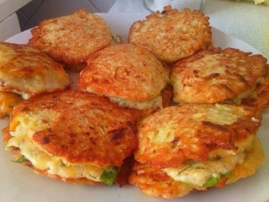 Оладьи из кабачков с сыром и чесноком