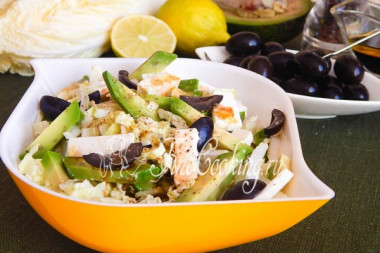 Салат из пекинской капусты с авокадо