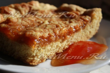 Пирог тертый с абрикосовым вареньем