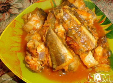  Хек тушеный в томате