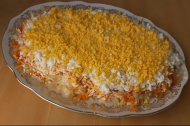 Салат «Мимоза» с тунцом и яблоком