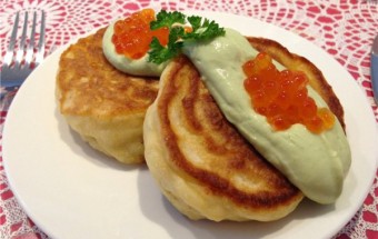 Оладьи с кремом из авокадо