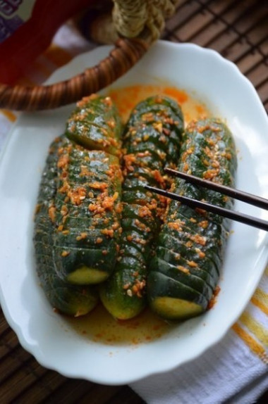 Кисло-сладкие огурцы.