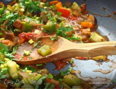 Булгур, киноа и много вкусных овощей.