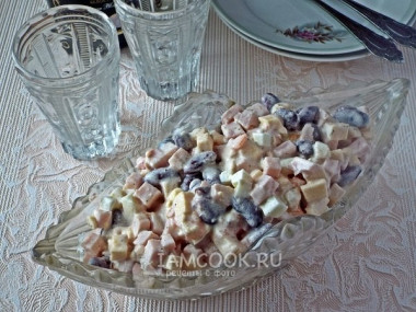 Салат с фасолью, ветчиной и сыром