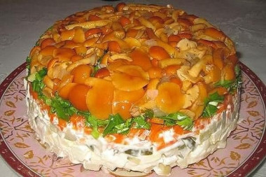 Слоеный салат с грибами