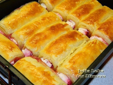 Слоеные трубочки с малиной