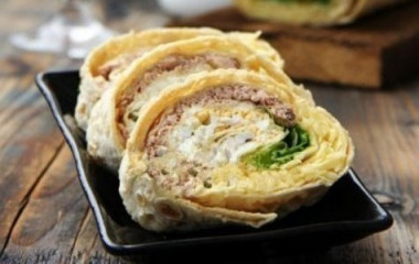 Рулет из лаваша с печенью трески