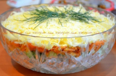 Салат с копченой курицей, корейской морковью и огурцом