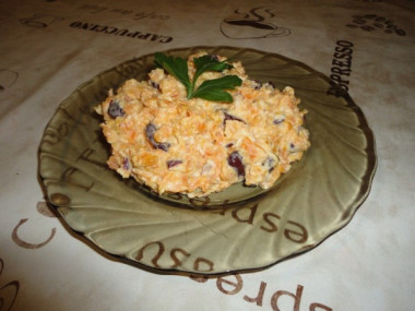 Салат с фасолью пикантный