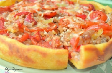 Деревенский пирог из картофеля с мясом и овощами