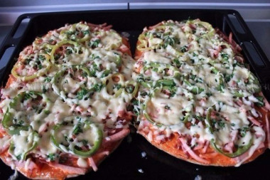 Ленивая пицца с колбасой