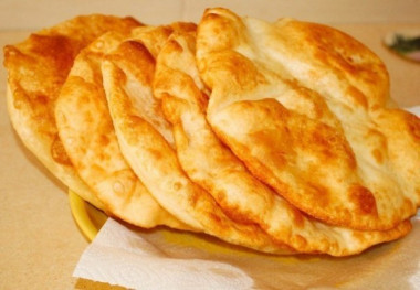Лангоши. Замечательные венгерские лепешки.