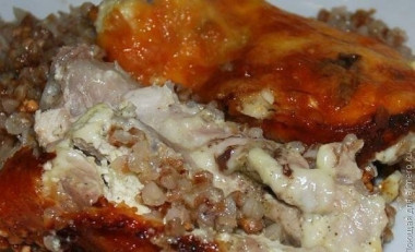 Курица, запеченная с гречкой