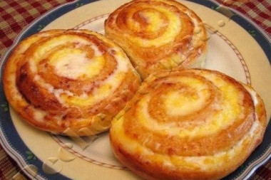 Творожные завитушки в сметанной заливке