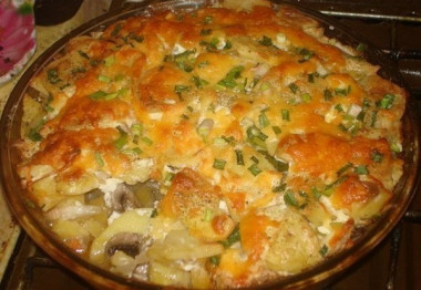 Мясо по-французски с картофелем и грибами