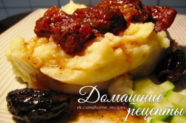 Ребрышки с черносливом в вине