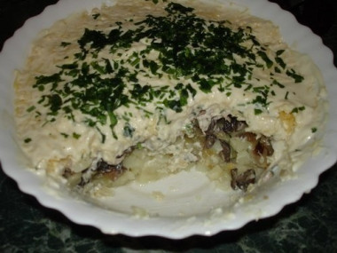 Салат с жареными грибами